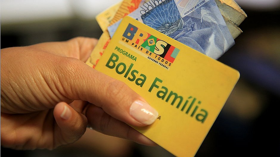 Photo of Moradores das cidades afetadas pelas chuvas podem sacar pelo cartão Bolsa Família