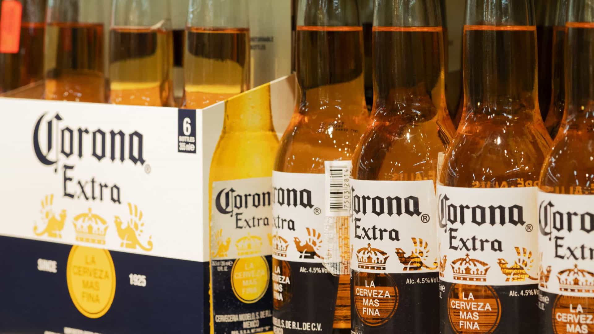 Photo of Americanos evitam beber cerveja Corona devido ao novo coronavírus