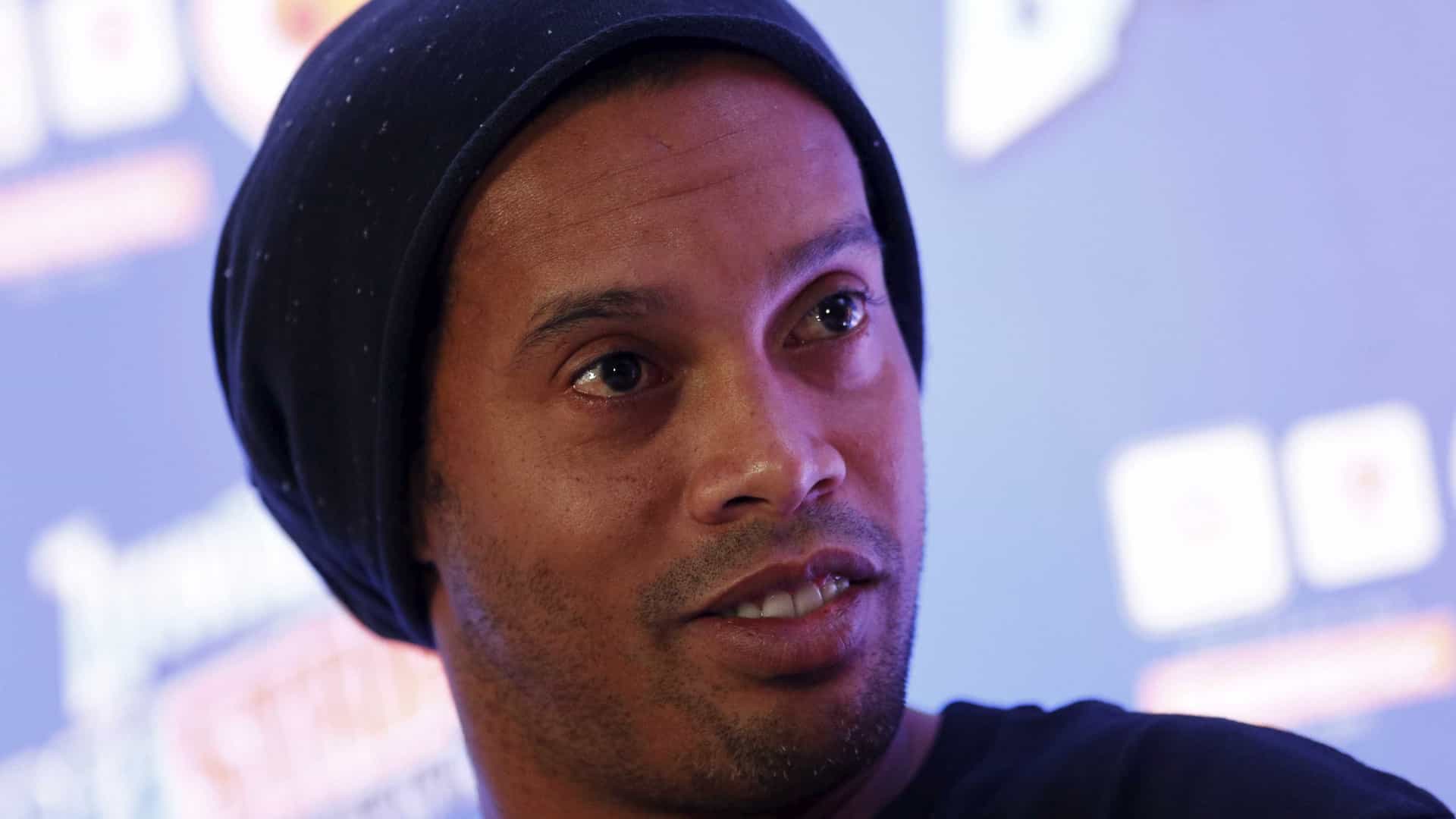 Photo of Ex-jogador Ronaldinho Gaúcho é detido no Paraguai