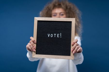 Photo of Mulheres recebem menos recursos para concorrer às eleições do que os homens