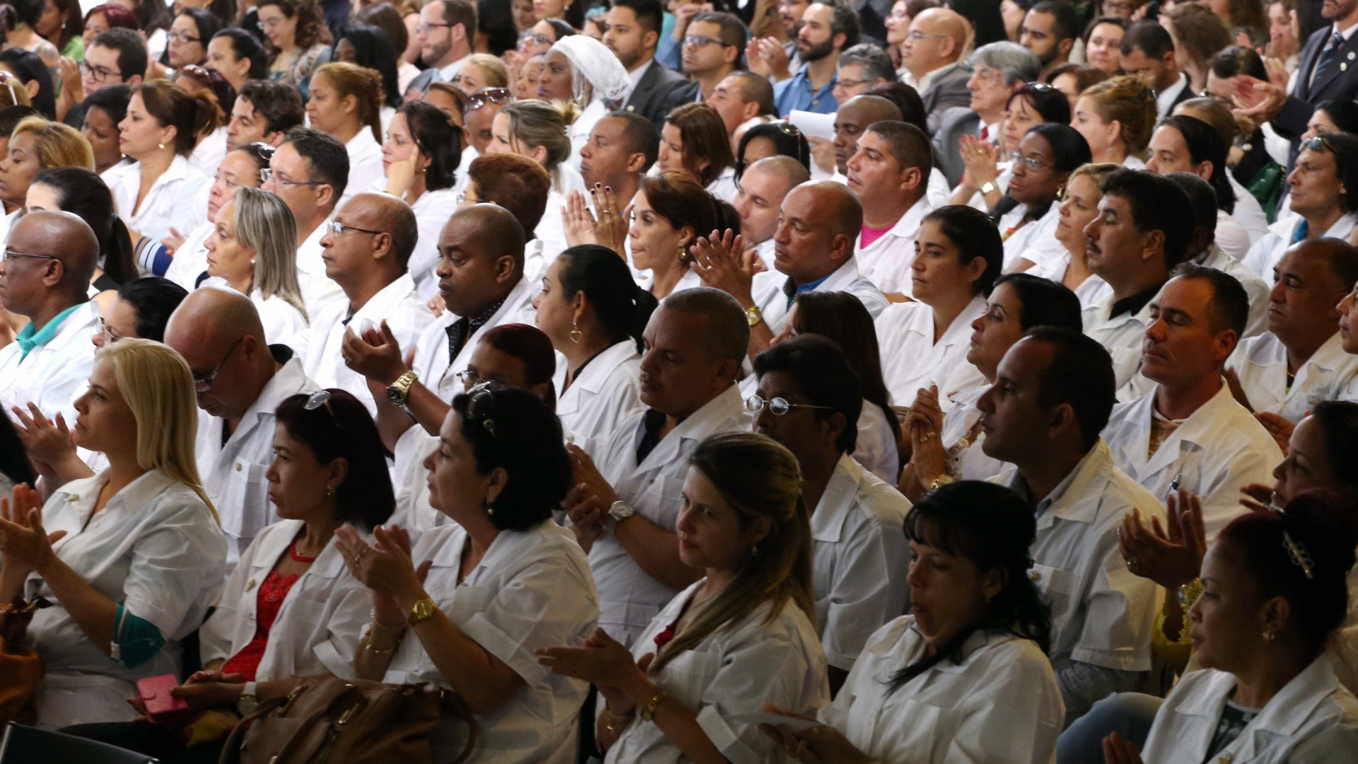 Photo of Mais Médicos será retomado com incentivo a profissionais do Brasil, diz ministra